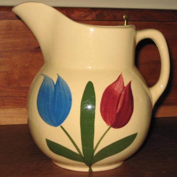 Watt Pottery Vintage Tulip Pitcher #16 USA Red Blue - Picture 1 of 10